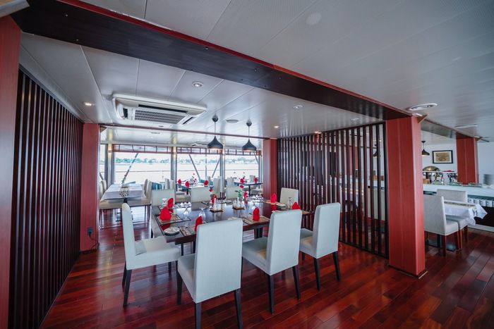 Restaurants, Bars & Cafés on RV Indochine II
